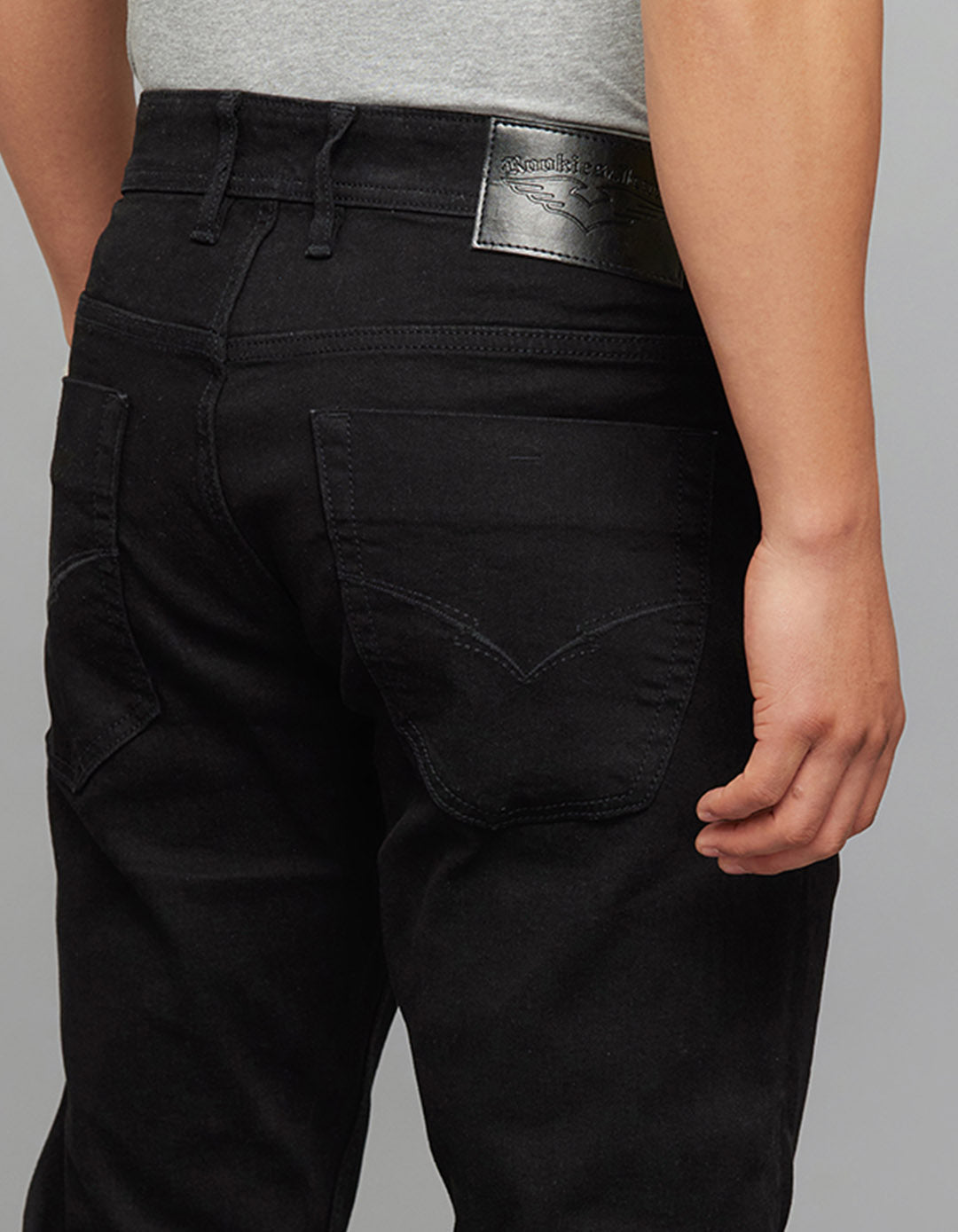 Black 5 Pocket Low-Rise Tapered Ankle Length Classic Stretch Jeans