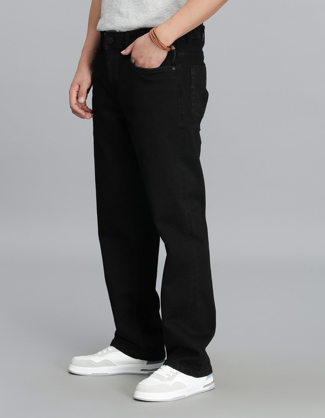 Black 5 Pocket Midrise, Comfort Straight Fit Cropped Jeans